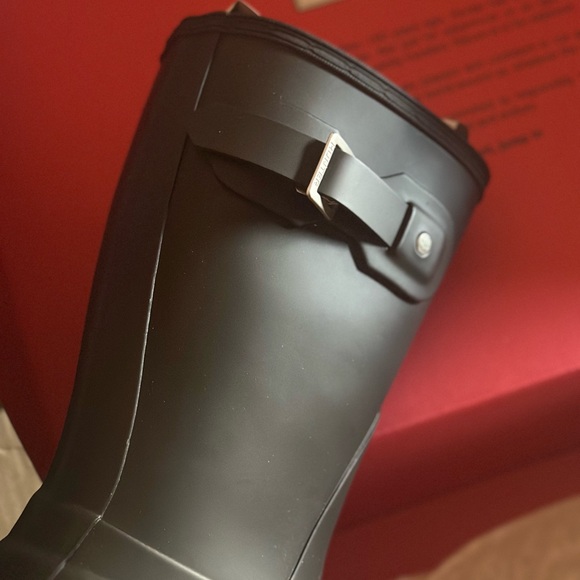 Hunter Black Boot with Red Logo - Picture 7 of 11